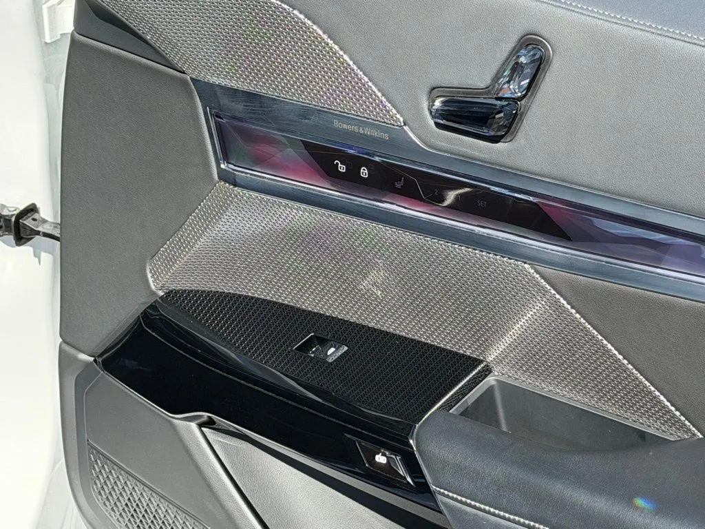 BMW 7 Series photo 38