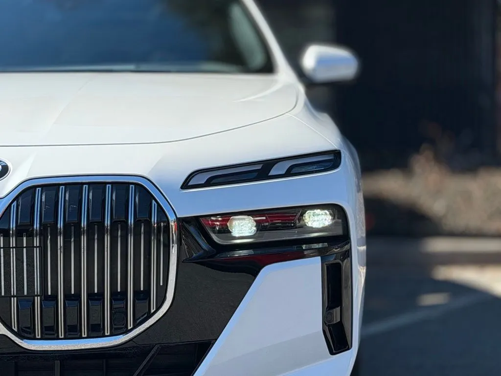 BMW 7 Series photo 5