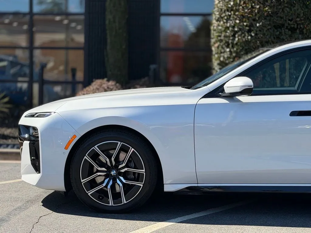 BMW 7 Series photo 10