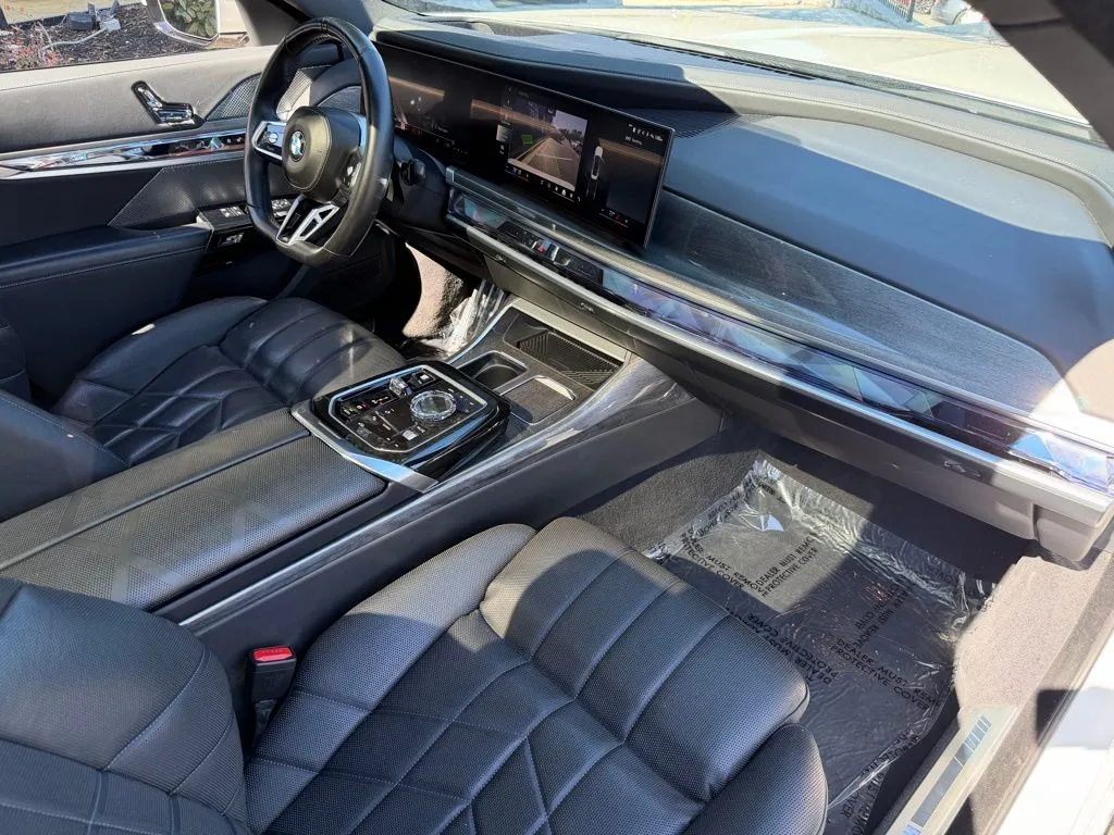 BMW 7 Series photo 34