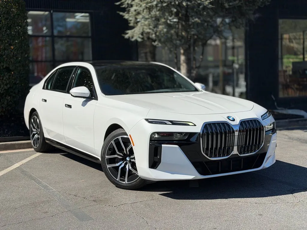 BMW 7 Series photo 7
