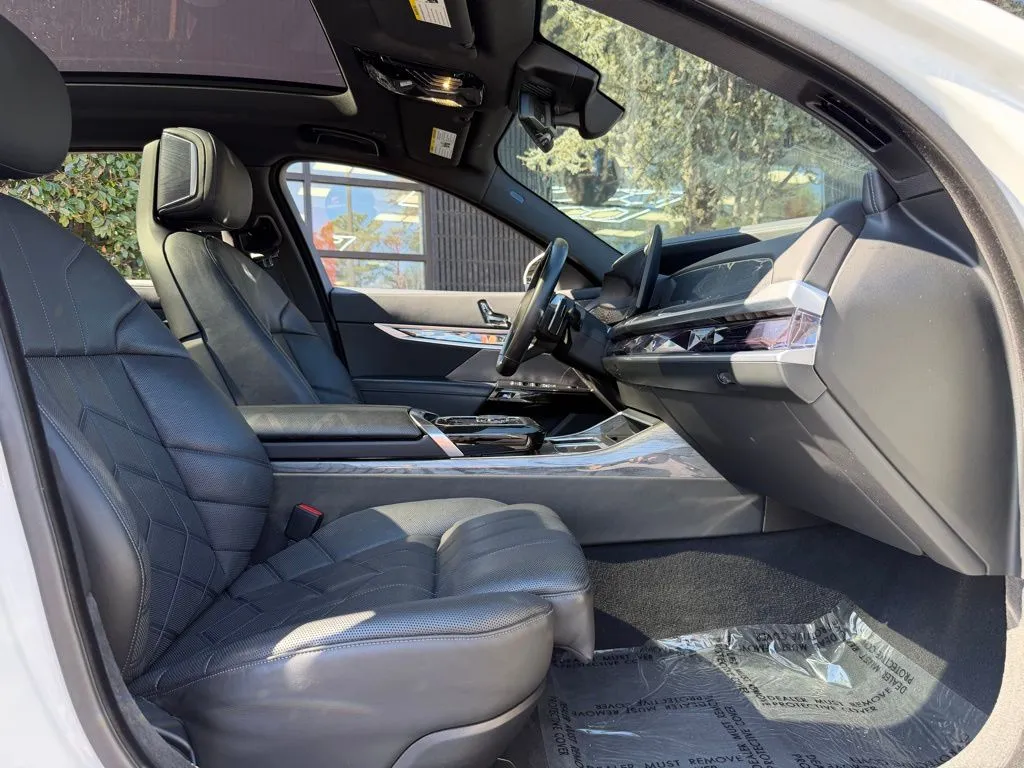 BMW 7 Series photo 35