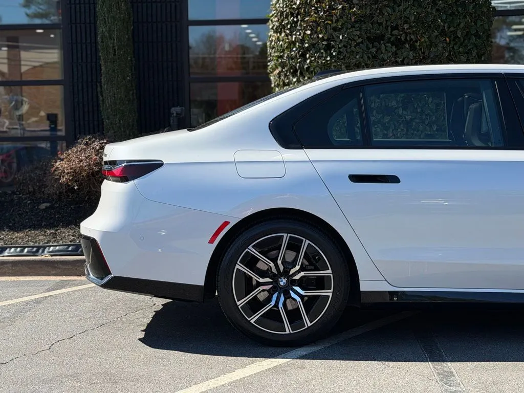 BMW 7 Series photo 22