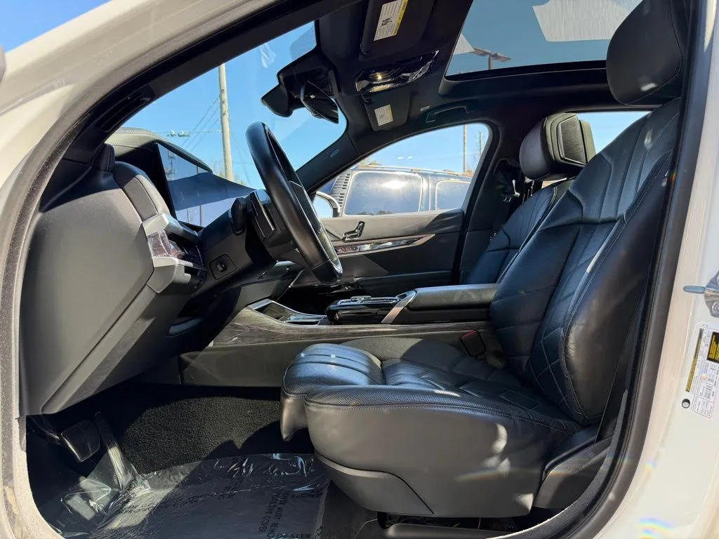 BMW 7 Series photo 25