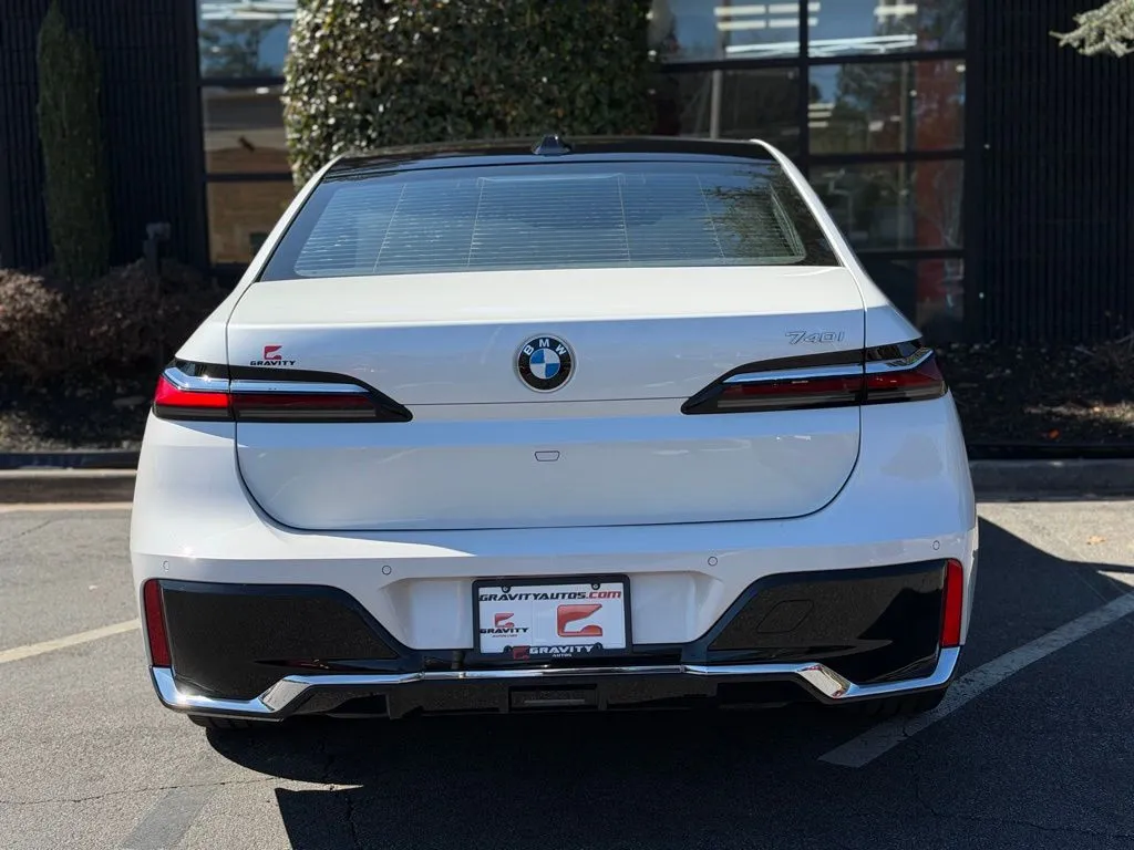 BMW 7 Series photo 14