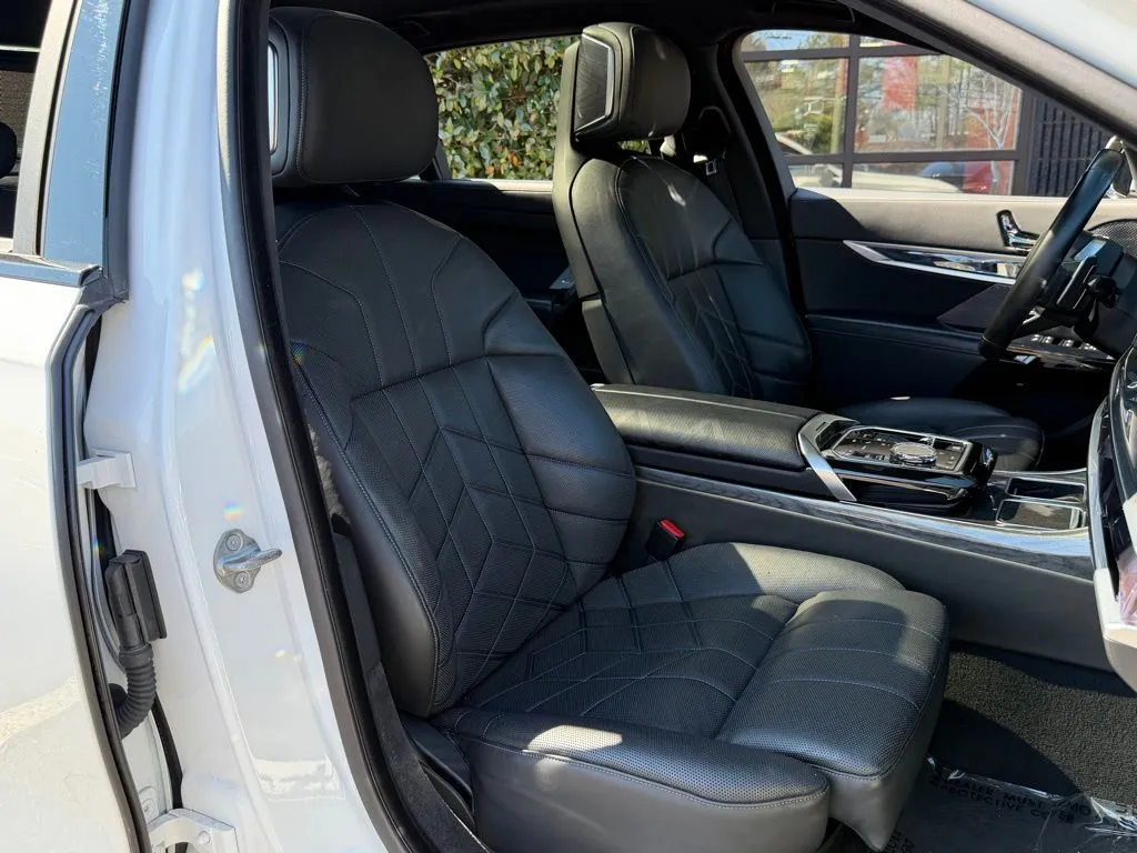 BMW 7 Series photo 36