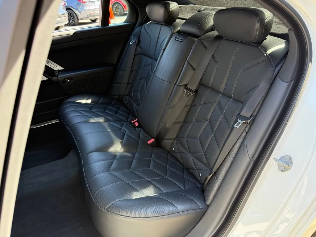 BMW 7 Series photo 31