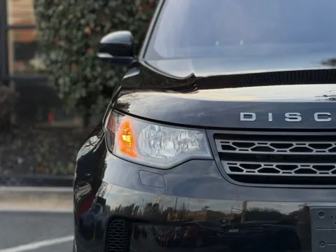 More photos of 2018 Land Rover Discovery SE at Gravity Autos Sandy Springs, GA