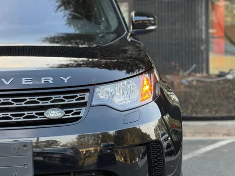 More photos of 2018 Land Rover Discovery SE at Gravity Autos Sandy Springs, GA