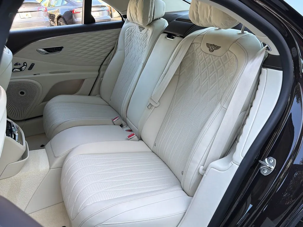 Bentley Flying Spur photo 32