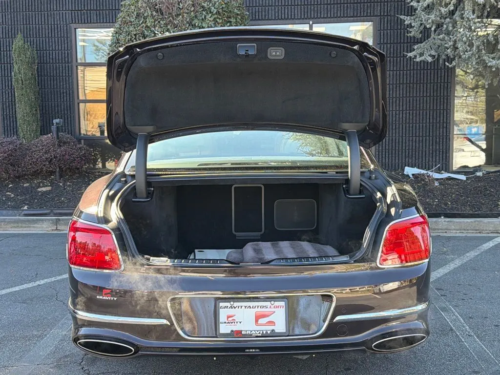 Bentley Flying Spur photo 17