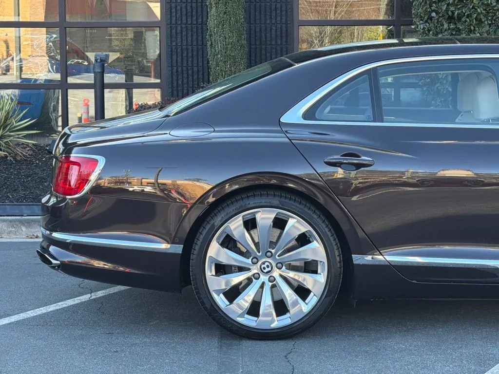 Bentley Flying Spur photo 22