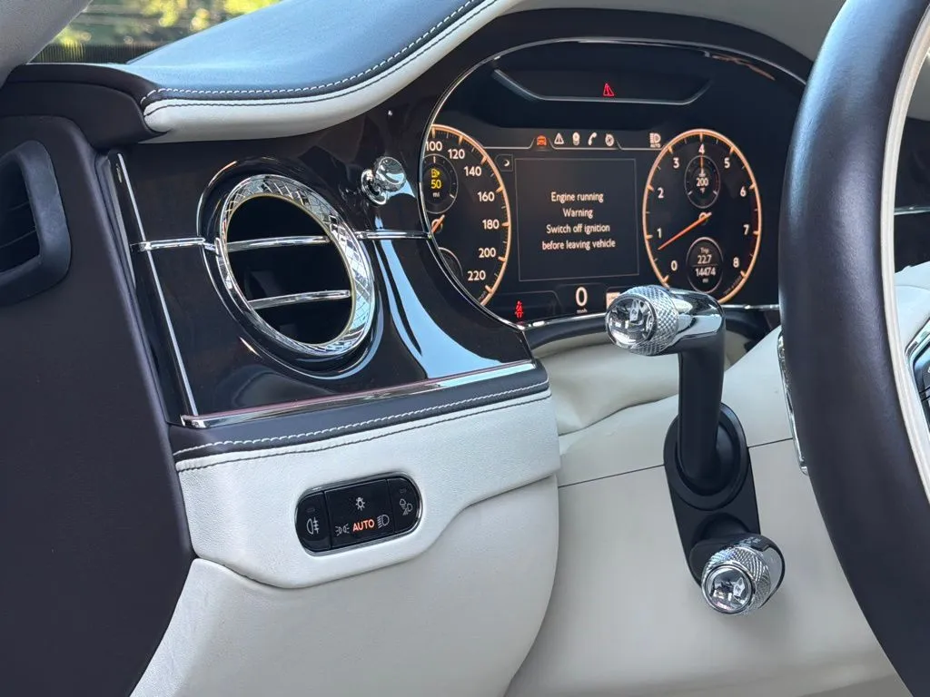 Bentley Flying Spur photo 28