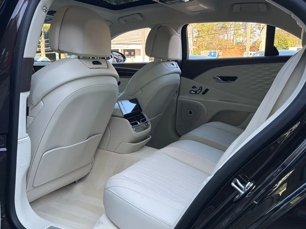 Bentley Flying Spur photo 31