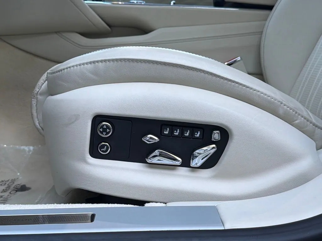 Bentley Flying Spur photo 27