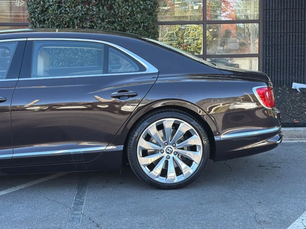 Bentley Flying Spur photo 11