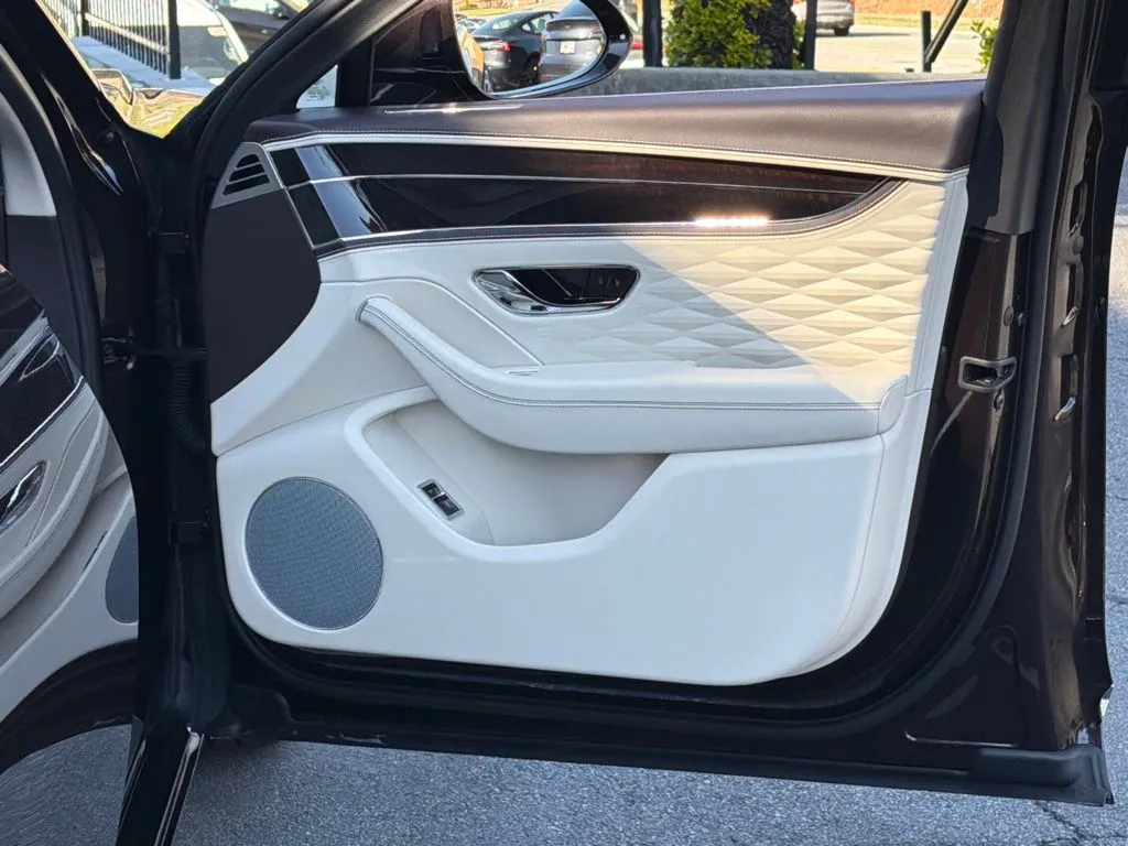 Bentley Flying Spur photo 37