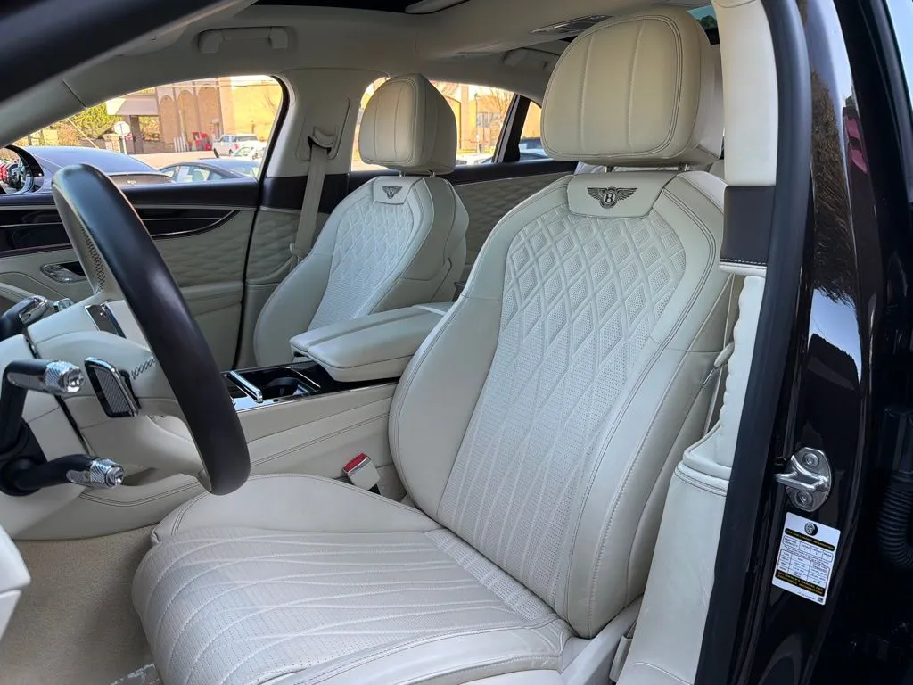 Bentley Flying Spur photo 26