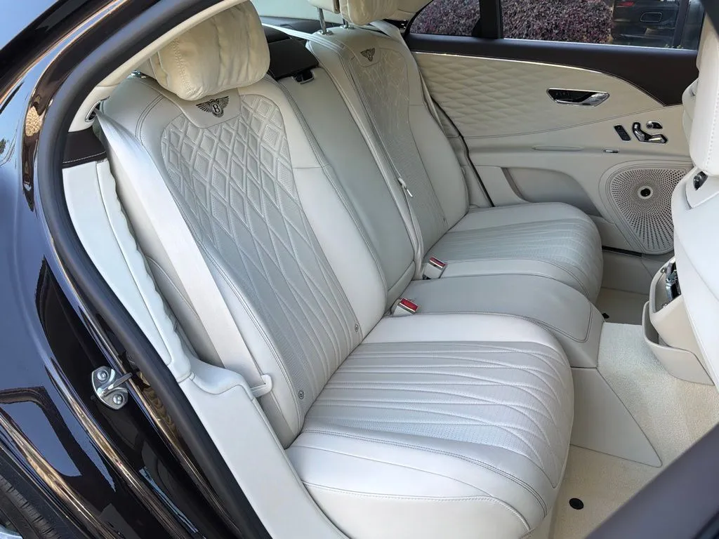 Bentley Flying Spur photo 40