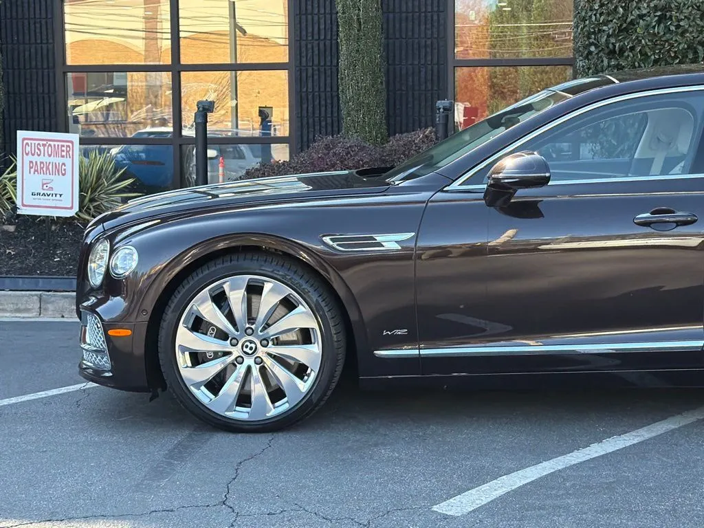 Bentley Flying Spur photo 10
