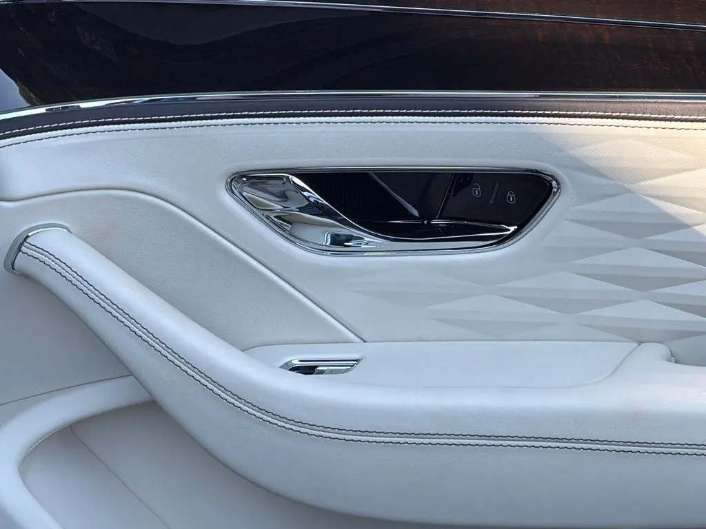Bentley Flying Spur photo 38
