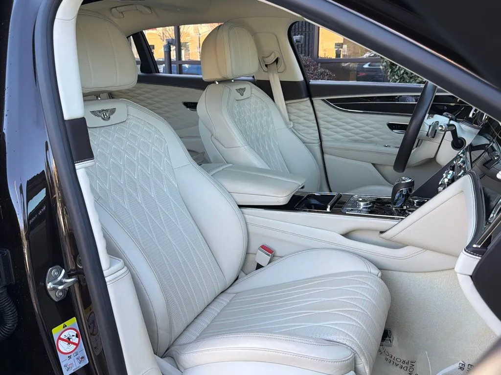 Bentley Flying Spur photo 35