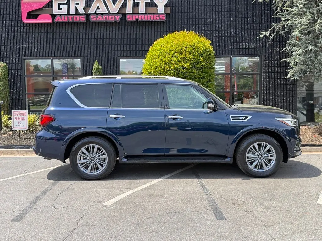 Infiniti QX80 photo 21