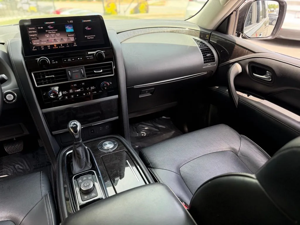 Infiniti QX80 photo 45