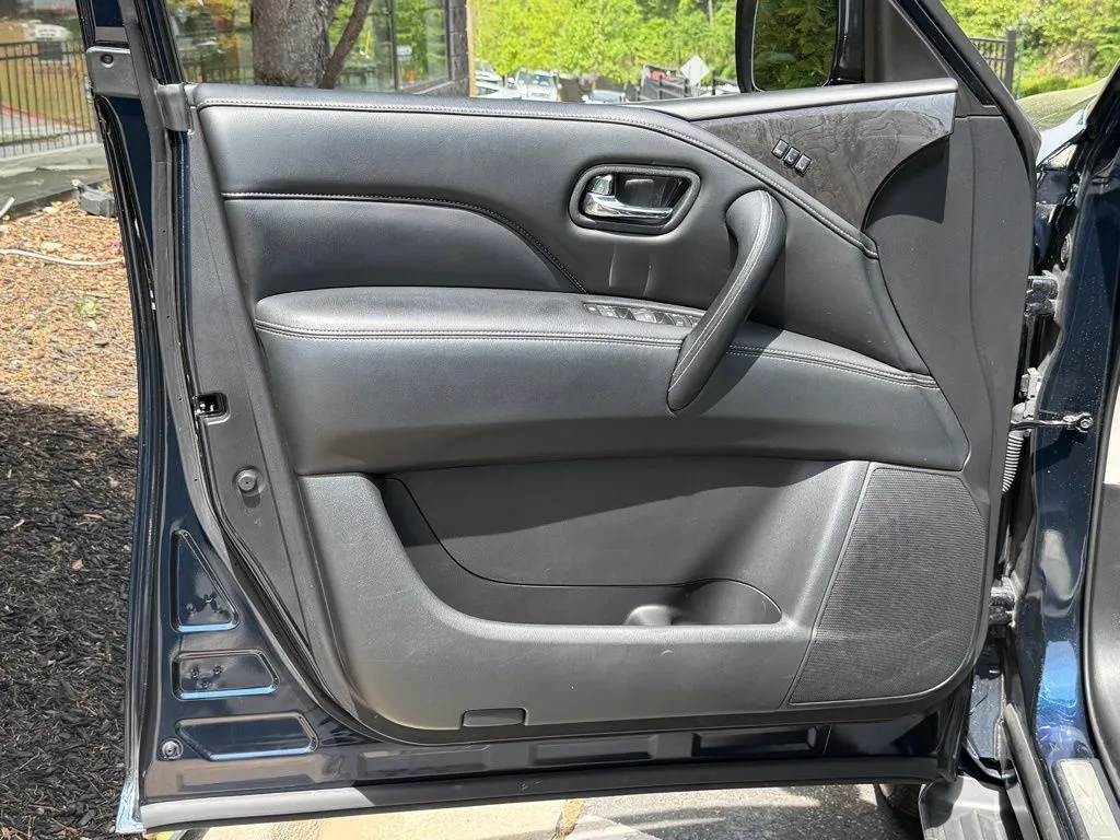 Infiniti QX80 photo 29