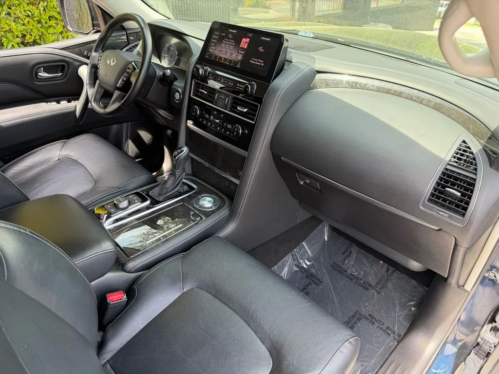 Infiniti QX80 photo 34