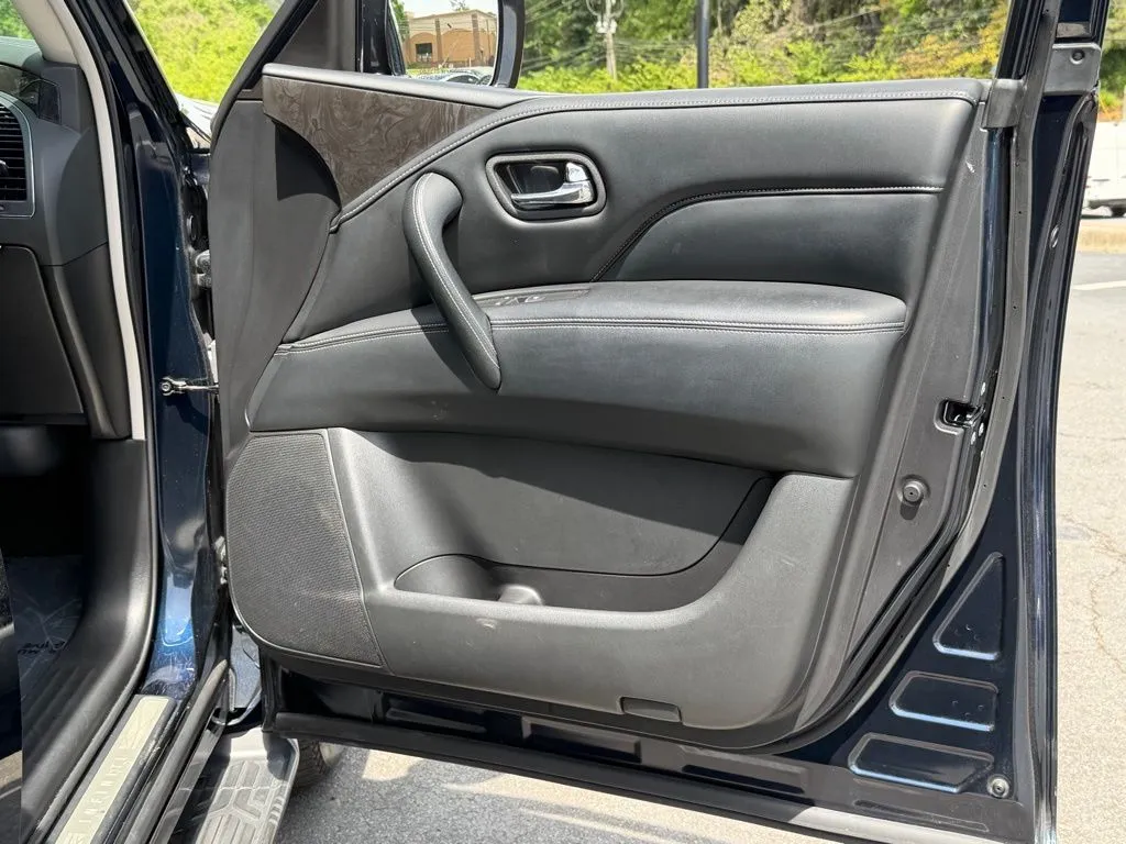 Infiniti QX80 photo 38