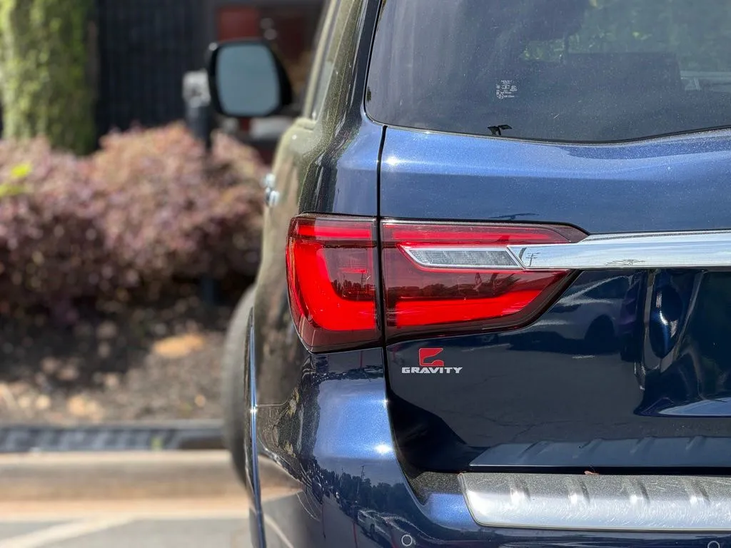 Infiniti QX80 photo 15