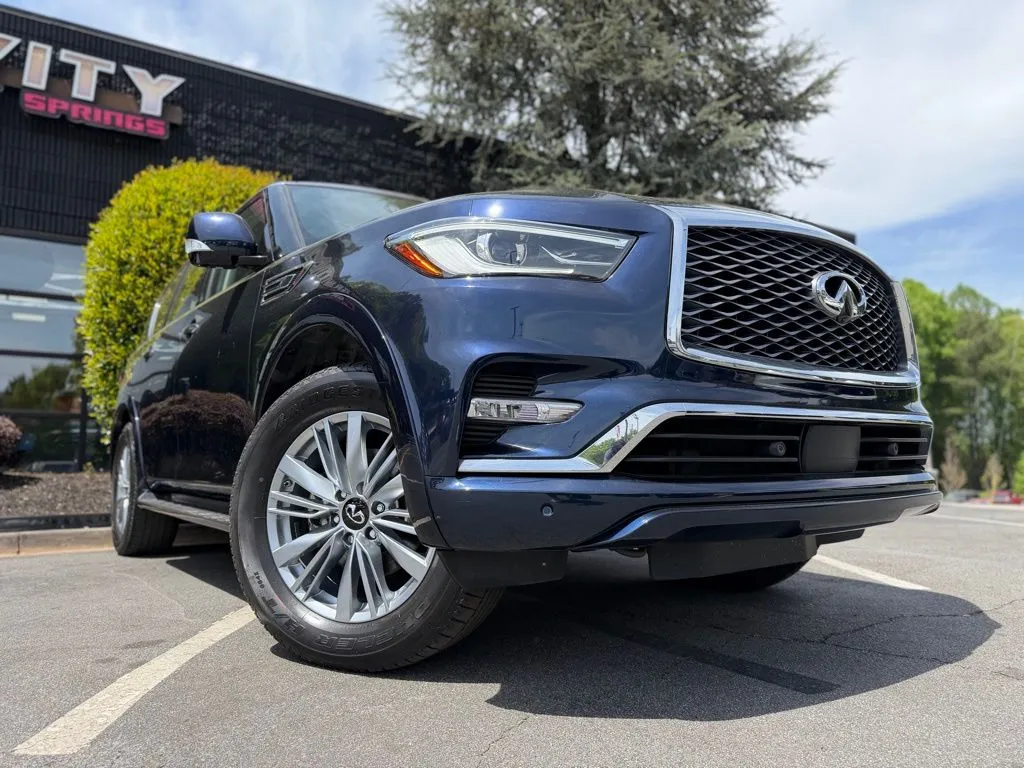 Infiniti QX80 photo 8