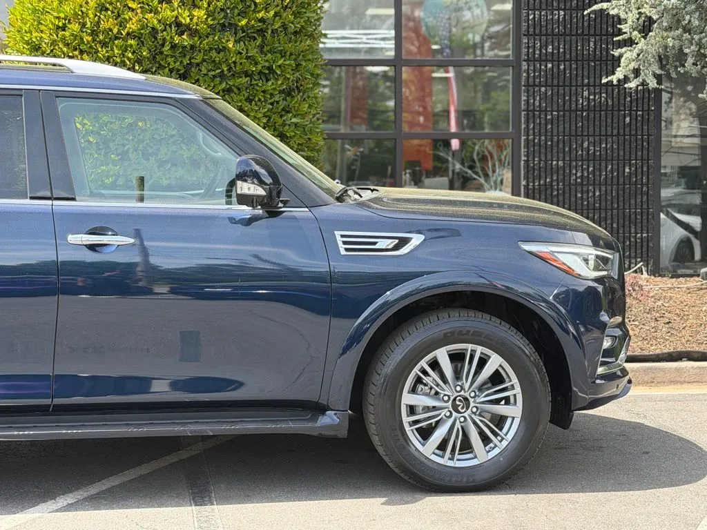 Infiniti QX80 photo 23