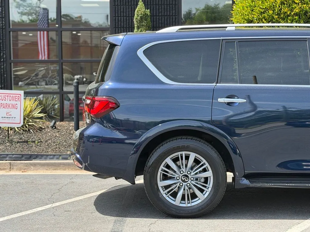 Infiniti QX80 photo 22