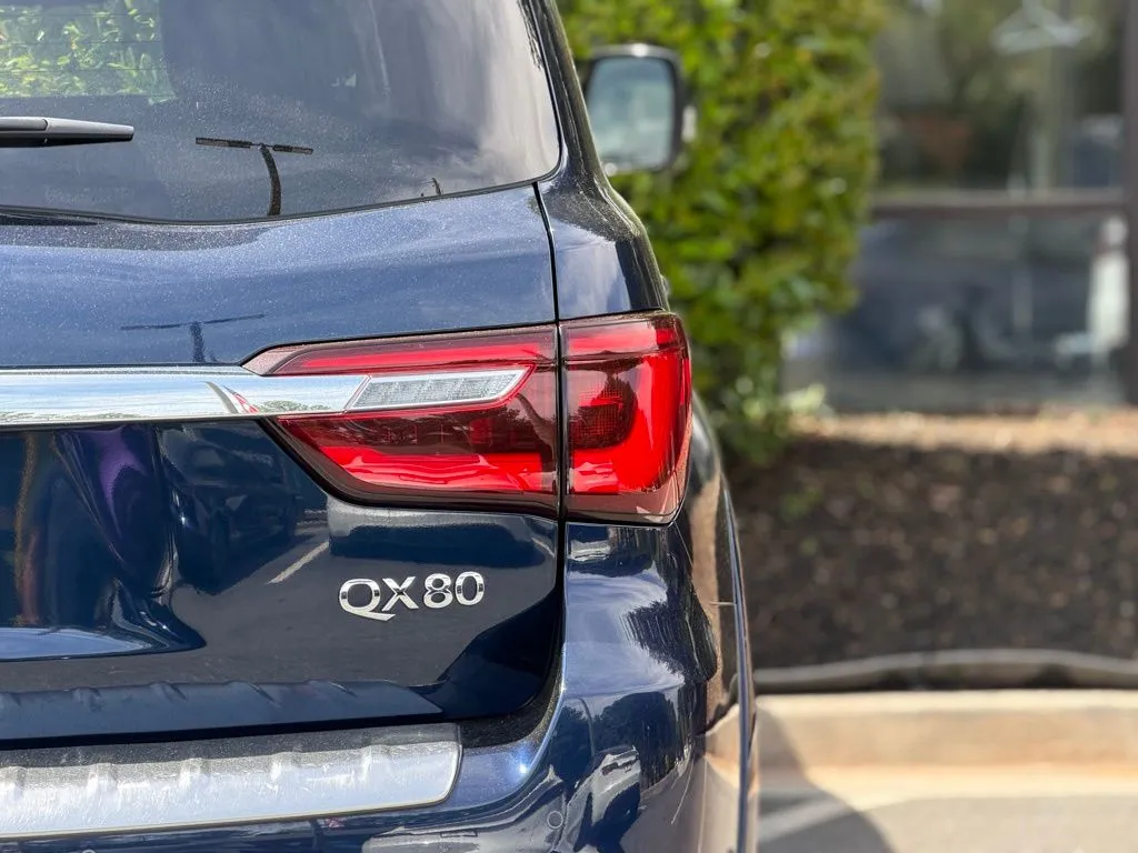 Infiniti QX80 photo 16