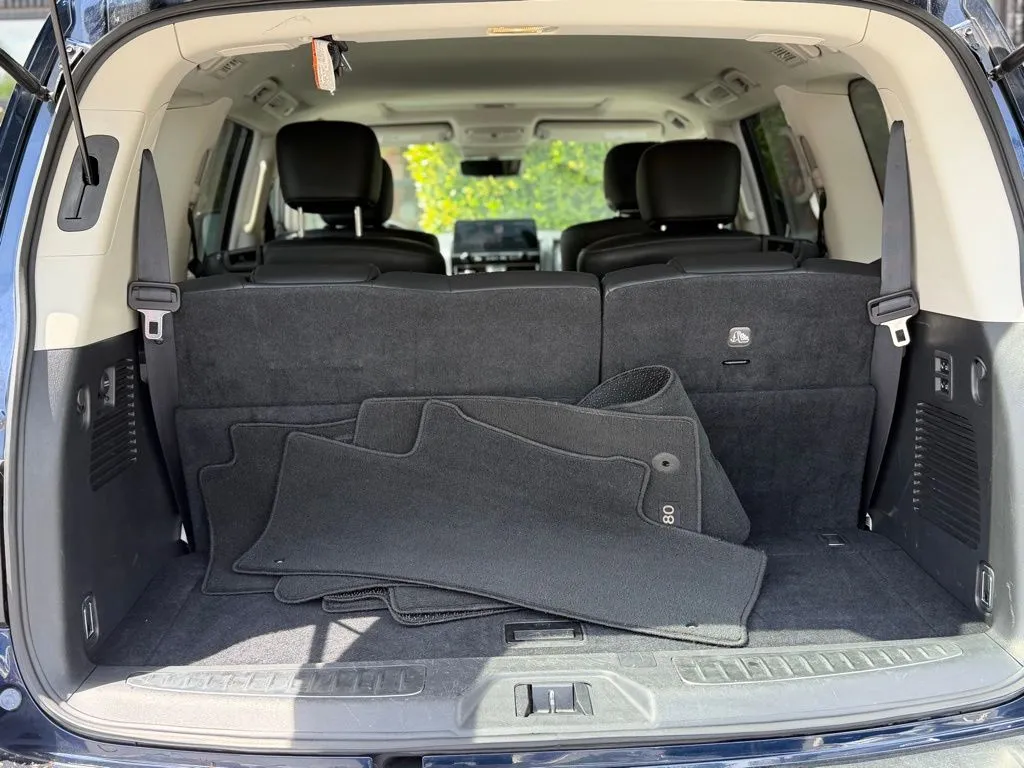 Infiniti QX80 photo 18
