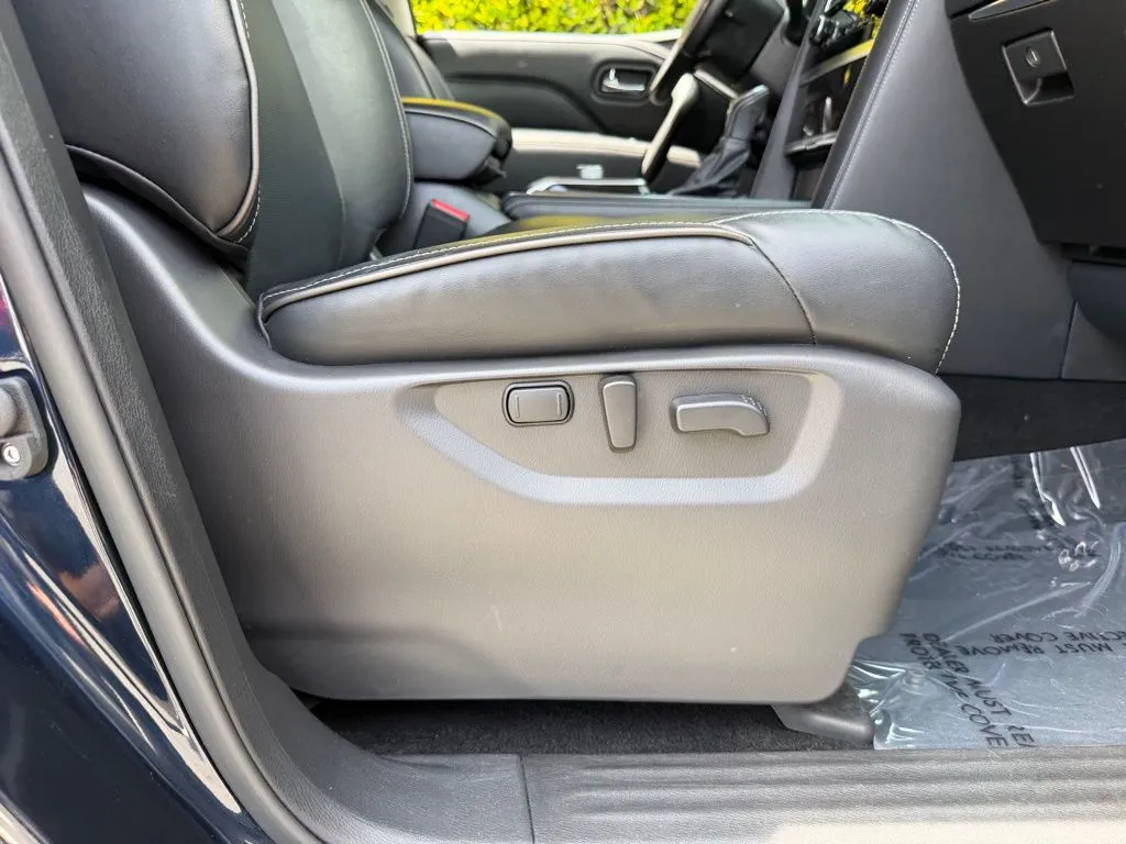 Infiniti QX80 photo 37