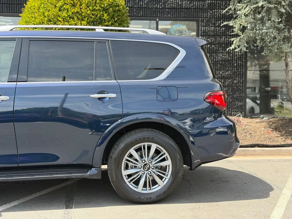 Infiniti QX80 photo 11