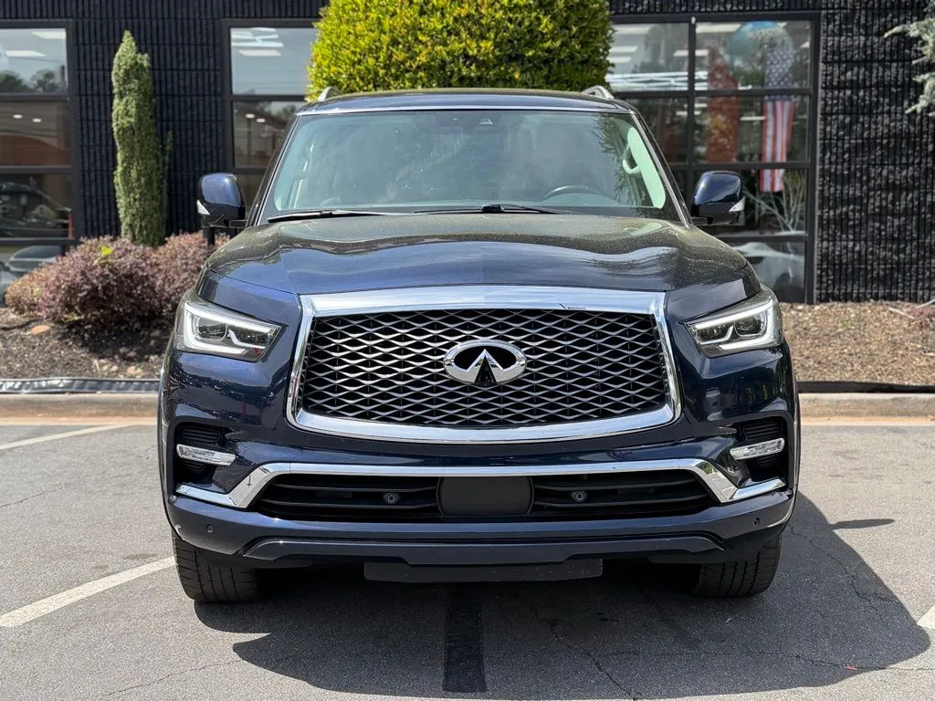 Infiniti QX80 photo 3