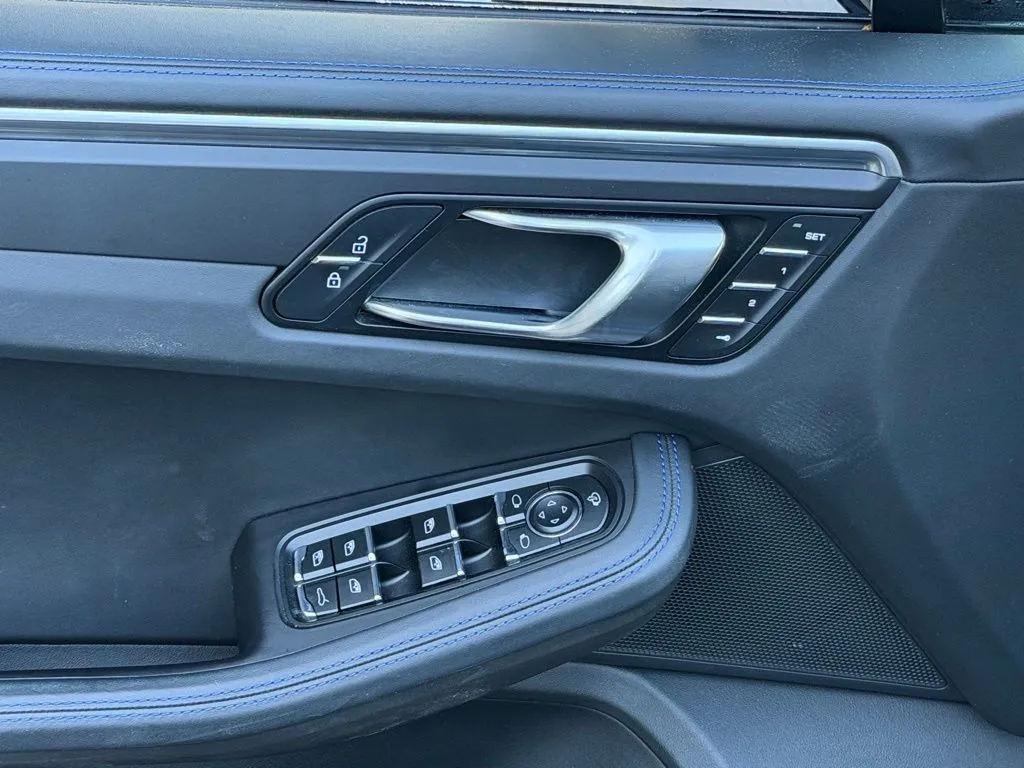 Porsche Macan photo 30