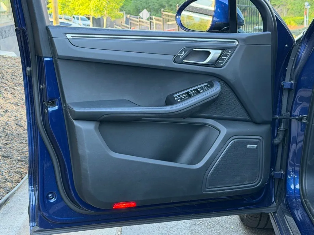Porsche Macan photo 29