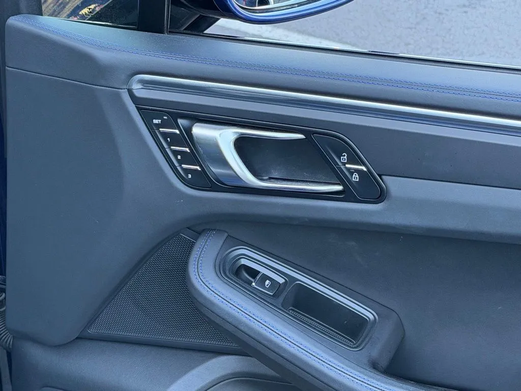 Porsche Macan photo 38