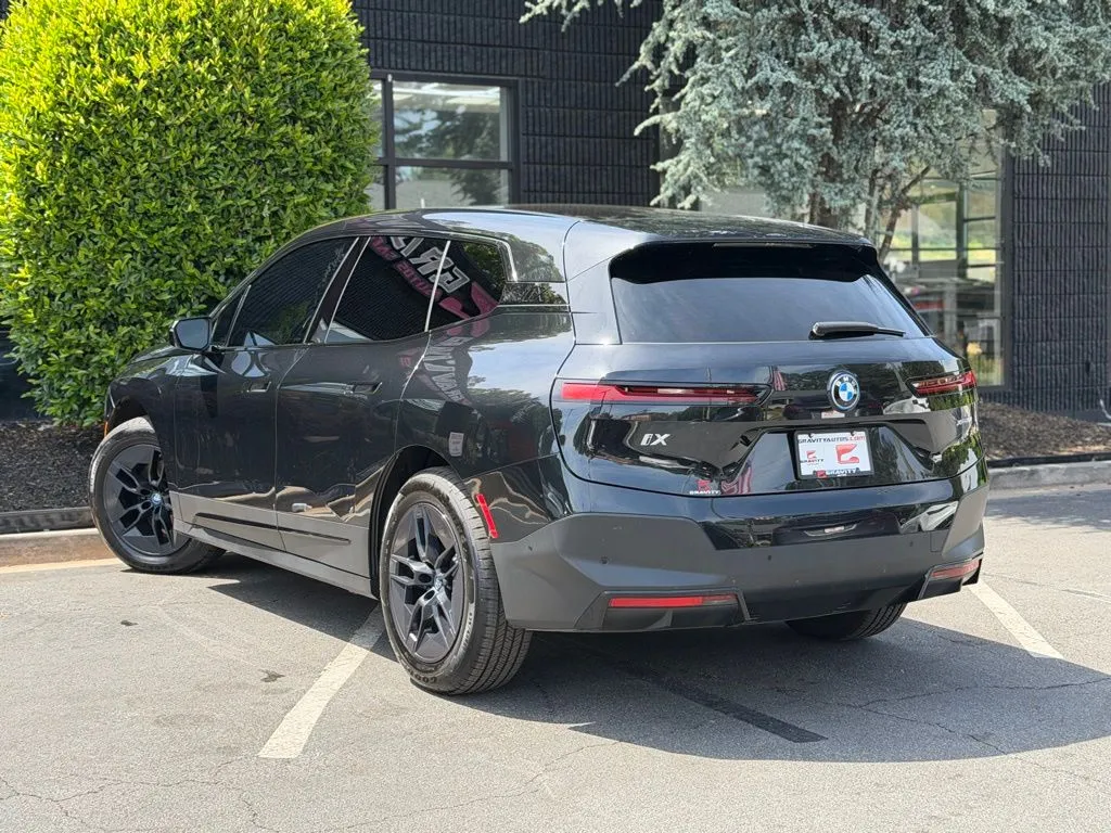 BMW iX photo 18