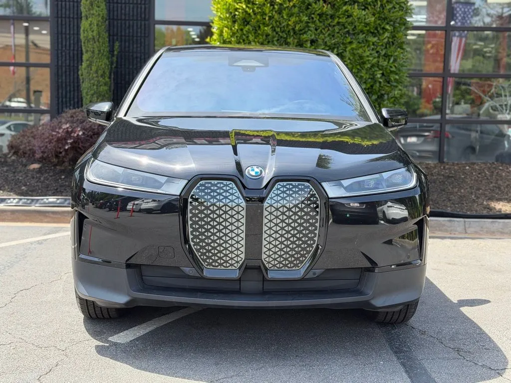 BMW iX photo 3