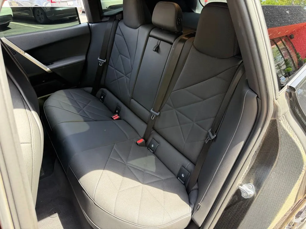 BMW iX photo 30