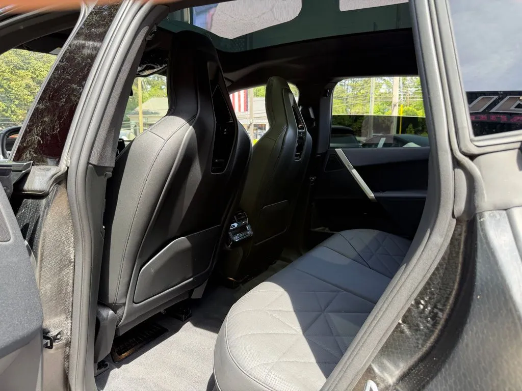 BMW iX photo 29