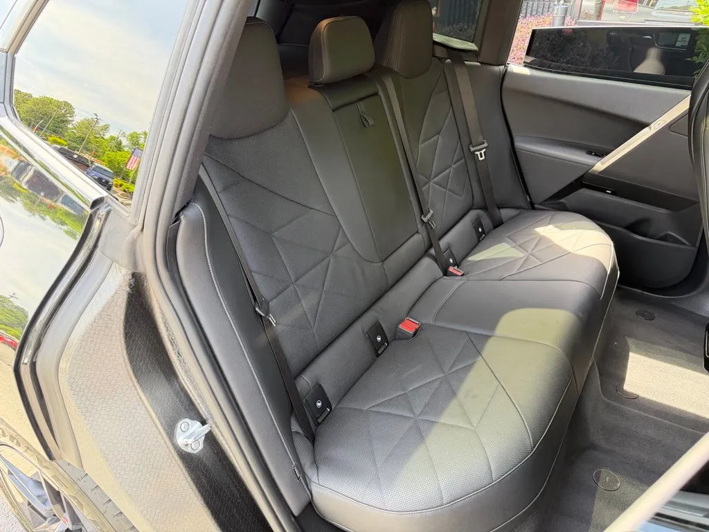 BMW iX photo 37
