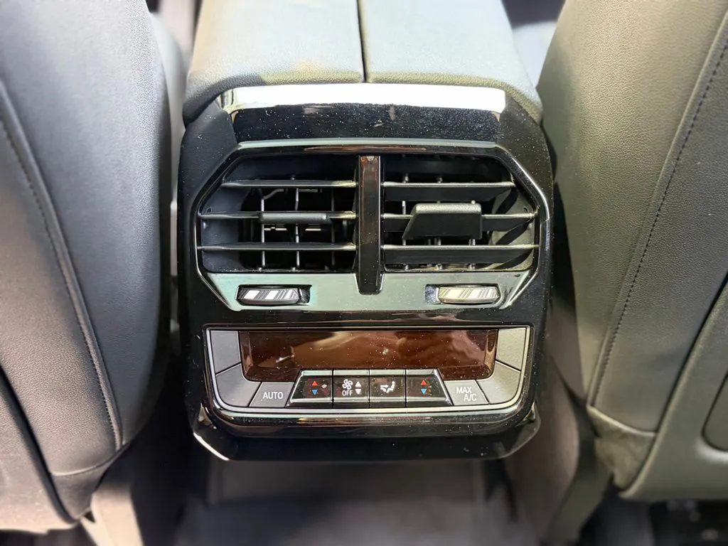 BMW iX photo 48