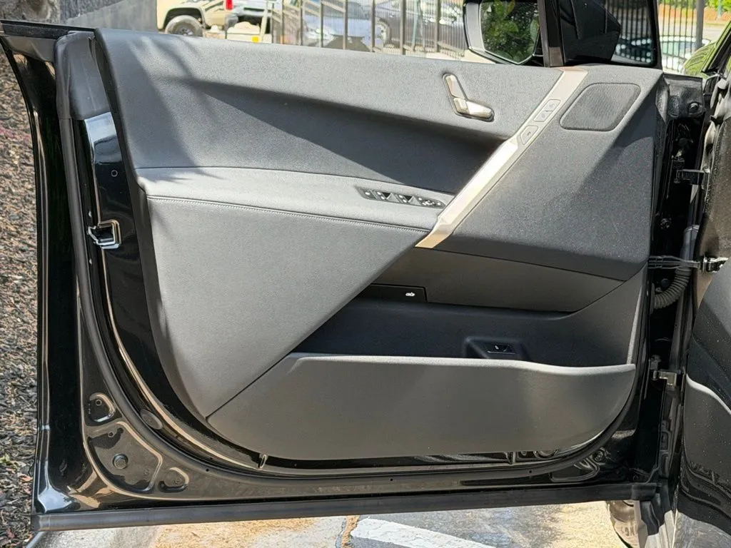 BMW iX photo 27